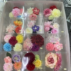 新品未使用　お好きな髪飾り1点500円でお譲りします。