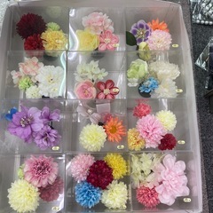新品未使用　お好きな髪飾り1点500円でお譲りします。