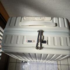 キャリーケースMサイズの画像