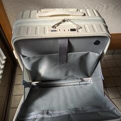 キャリーケースMサイズの画像