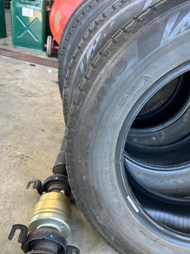 22年式195/65r15VRX3バリ溝