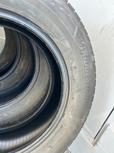 22年式195/65r15VRX3バリ溝