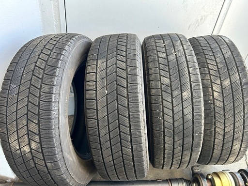 22年式195/65r15VRX3バリ溝