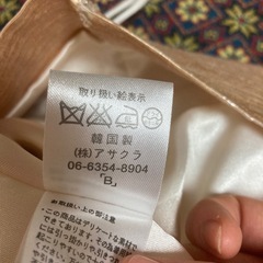 シャンパンゴールドのドレスの画像