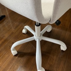 グレー 椅子の画像