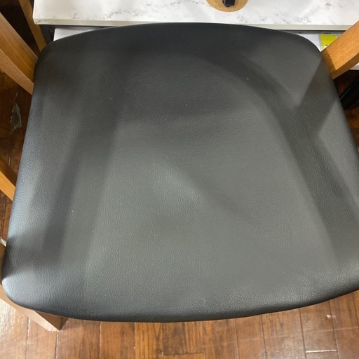 ?北欧風?IKEA  ダイニングチェア 肘付き 木製 食卓椅子 シンプル 合皮 黒 ナチュラル イケア　NO.1478F