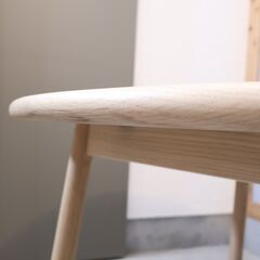 Ridge(リッジ2) オーク無垢材 ダイニングテーブルです。北欧デザイナー