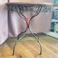 家具 生活家具 アンティークラウンドテーブル　ブラウン×ブラックの画像