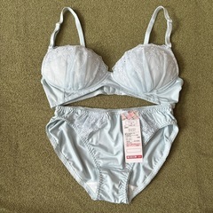 値下げ❣️Mサイズ　ブラ&ショーツセット　水色　ワイヤー無し