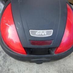 givi　バイクリアボックス　おまけステイ付き