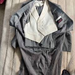 オペラなど発表会用のタキシードの画像