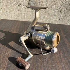 ダイワ 日本製 スピニングリール　トーナメント  ウィスカー S...