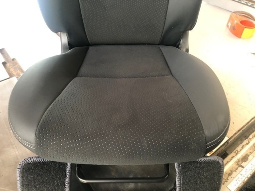 ハイエース200系ダークプライム用フロントシート左右