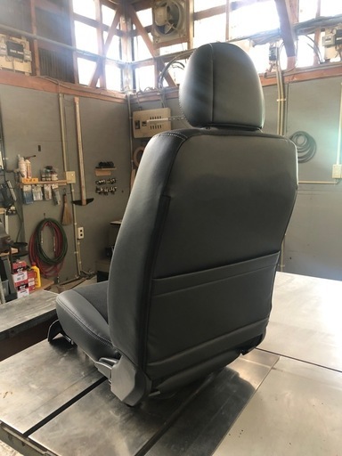 ハイエース200系ダークプライム用フロントシート左右
