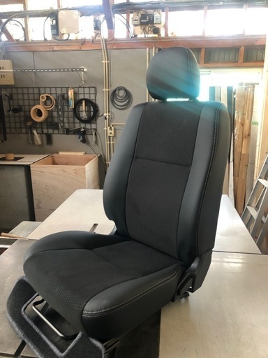 ハイエース200系ダークプライム用フロントシート左右