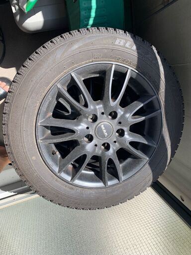 ブリジストン　スタッドレスタイヤ　175/65R15 84Q