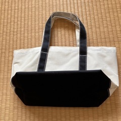 手提げバックの画像