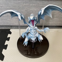 遊戯王　ブルーアイズ　フィギュア