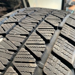 BRIDGESTONE スタッドレスタイヤバリ溝　22年製！！　ランクル・ハイラックス等SUV車　　の画像