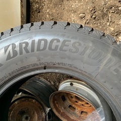 BRIDGESTONE スタッドレスタイヤバリ溝　22年製！！　...