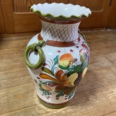 イタリア製の花瓶　アンティーク　花柄　耳付き　陶器製　壺　花器　の画像