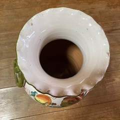 イタリア製の花瓶　アンティーク　花柄　耳付き　陶器製　壺　花器　の画像