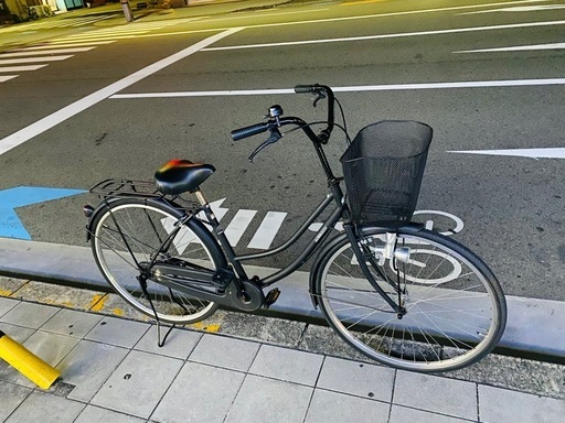 ピカピカ美品の中古自転車。タイヤやカゴ、足回りの細かい部品、ブレーキワイヤーなど新品に交換してますが、他のメーカーのママチャリより足回