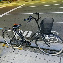 ピカピカ美品の中古自転車。タイヤやカゴ、足回りの細かい部品