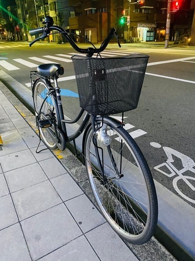 ピカピカ美品の中古自転車。タイヤやカゴ、足回りの細かい部品、ブレーキワイヤーなど新品に交換してますが、他のメーカーのママチャリより足回