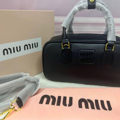 miumiuショルダーバッグ ハンドバッグ