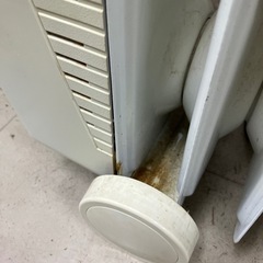 ☆値下げ☆K2411-206 Electrolux オイルヒーター EOH1511 通電確認済み キャスター付き キズ汚れ有り 年式表記なしの画像