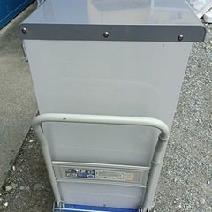 ★[八3115] タカヤマ　物置　鍵付き　収納庫　外形寸法　幅約900㎜  奥行き約500㎜  高さ約900㎜の画像