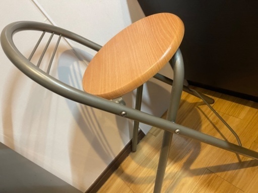カウンターテーブルとイス