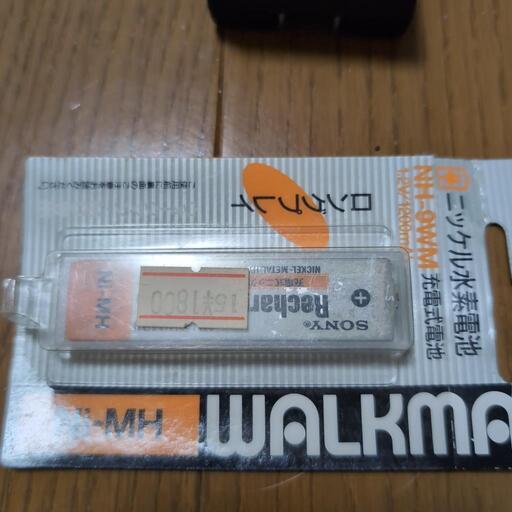 1990年代製 ソニー ウォークマン 充電器付（ジャンク品） 1990年代製 ソニー ウォークマン 充電器付（ジャンク品） 1990年代製