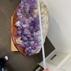 天然石　原石124㎏【アメジスト】1品限り　置物　特大サイズ　専用台込みの画像