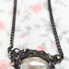 ☆ペンダント　白色　長さ：約20.0ｃｍ　中古品　の画像