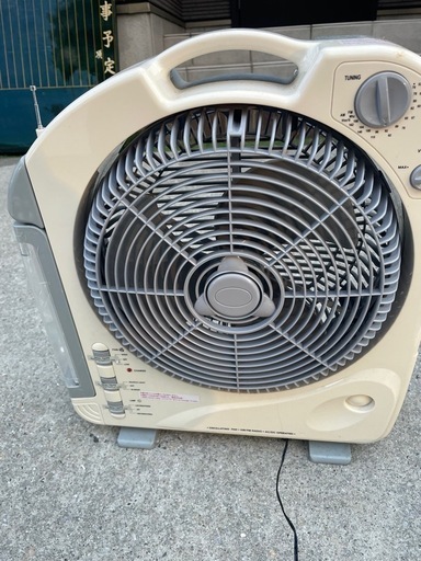 充電式扇風機　ラジオ、ライト付き