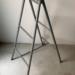鉄製の脚立探してます。