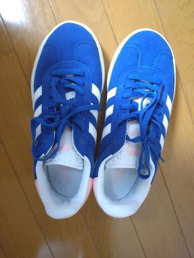 adidas　スニーカー