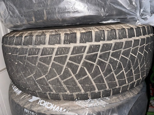 ブリヂストン、スタッドレス265/70r17　