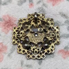 ☆ペンダントヘッド　デザイン系　縦：約4.5ｃｍ横：約4.5ｃｍ　中古品　の画像