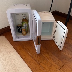 小さな保冷冷蔵庫の画像