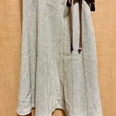 卒業式入学式セレモニーなど活躍✨新品未使用【タラッシオ】金ラメリボン茶系ひだスカートの画像