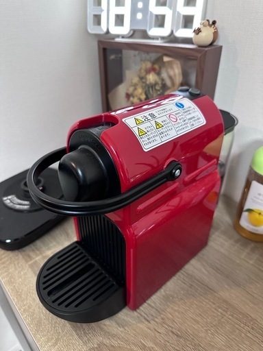 ネスプレッソ カプセル式コーヒーメーカー イニッシア ルビーレッド 水タンク容量0.6L コンパクト 軽量 C40-RE-W