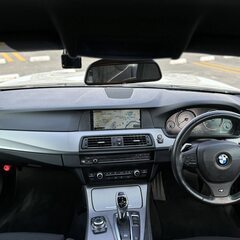 神奈川【自社ローン】保証人無可★全国対応★523i【Mスポーツパッケージ】超低走行距離/社外20インチAW/ステアリングスイッチ/バックカメラ/クルコン/パワーシート/パドルシフト/TV/DVD/ドラレコ/オットマン/ミラー型ETCの画像