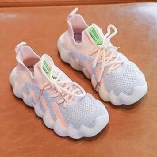 男女兼用の滑り止めスニーカー 通気性デザイン 新品未使用