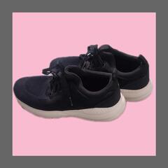 ☘️新品同様☘️黒スニーカー、黒靴、黒シューズ、ブラックシューズ、ブラック靴、ブラックスニーカー、black sneakers, women's sneakers, women's black sneakersの画像