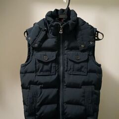 TOMMY HILFIGER　ダウンベストの画像
