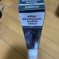 ★格安！ワンコイン！新品！未使用品！スリムアルミニウムボトル　350ml カラビナ付き！★の画像