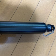 ★格安！ワンコイン！新品！未使用品！スリムアルミニウムボトル　350ml カラビナ付き！★の画像